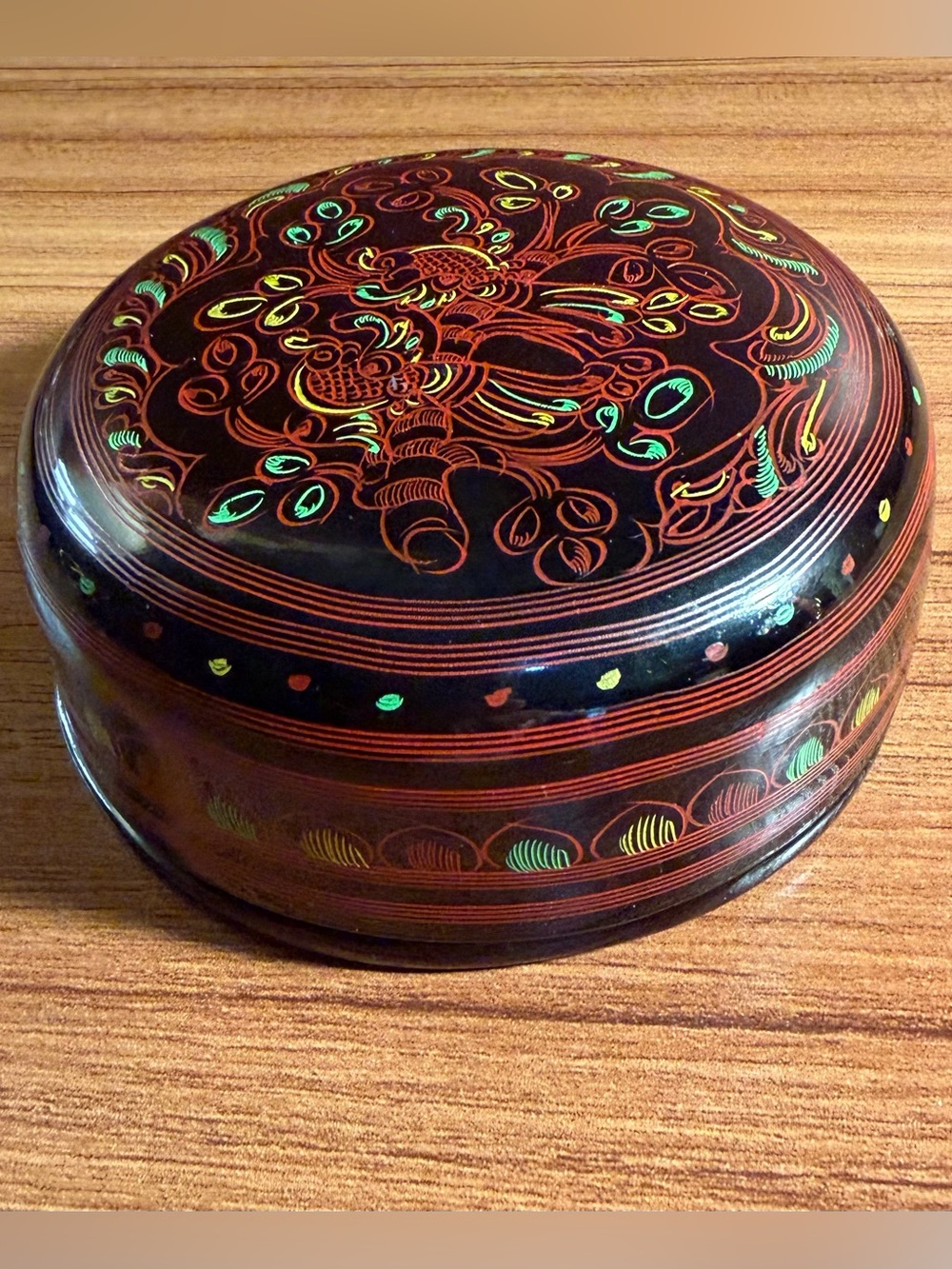 Vintage Burmese Lacquerware Trinket Box - 4.5" - Hand-Painted Yun Design - EXC